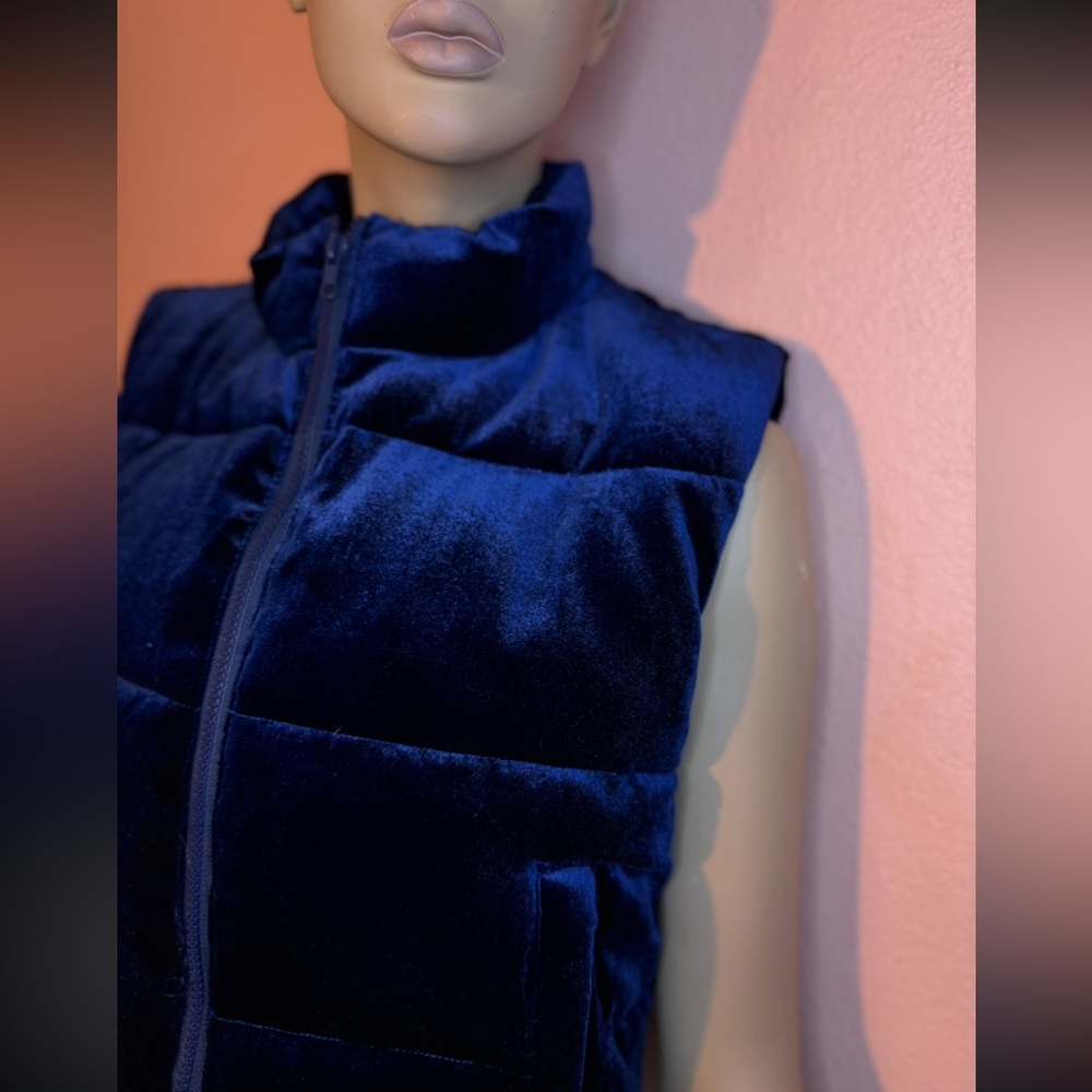Windsor Navy Velvet Puffer Vest | NWT | Size Small | Cozy Chic - Picture 8 of 11